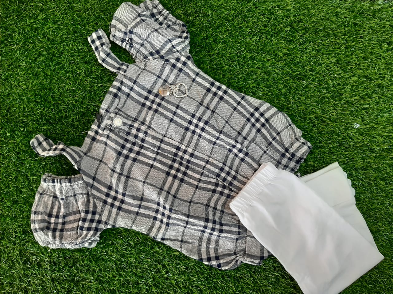 KIDS CAMP LEGGING AND TOP, GRAY CHECKED TOP WHITE PANT FOR KIDS