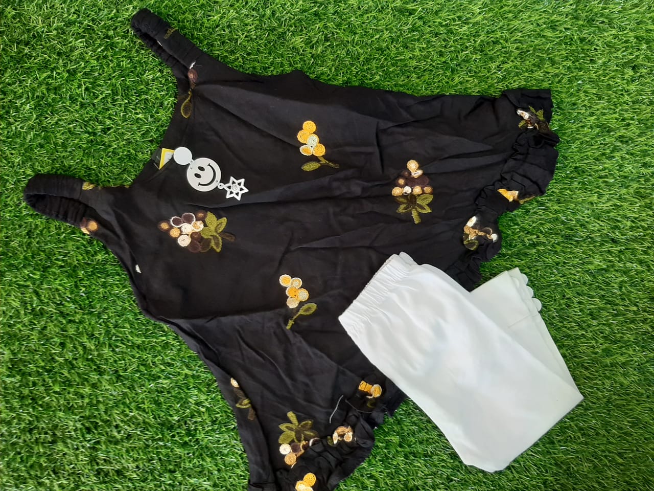 KIDS CAMP LEGGING AND TOP , BLACK COLOUR TOP WHITE PANT FOR KIDS